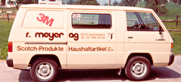 Weisser Meyer-Lieferwagen mit 3M und Scotch Aufdruck. Scotch-Produkte und Haushaltartikel. Vintage IBZ Industrie AG 