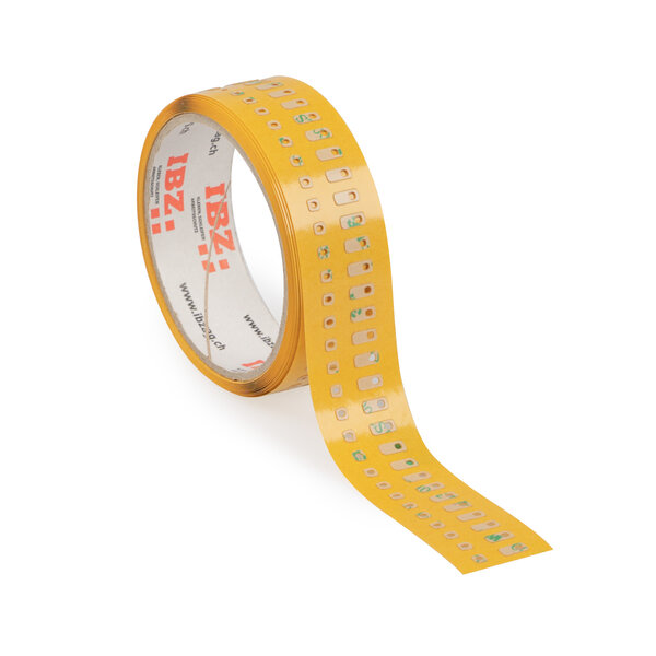 L'illustration montre des pièces étampées autocollantes qui ont été découpées en petites pièces en set de 2. Le liner est jaune, l'arrière-plan est blanc. 