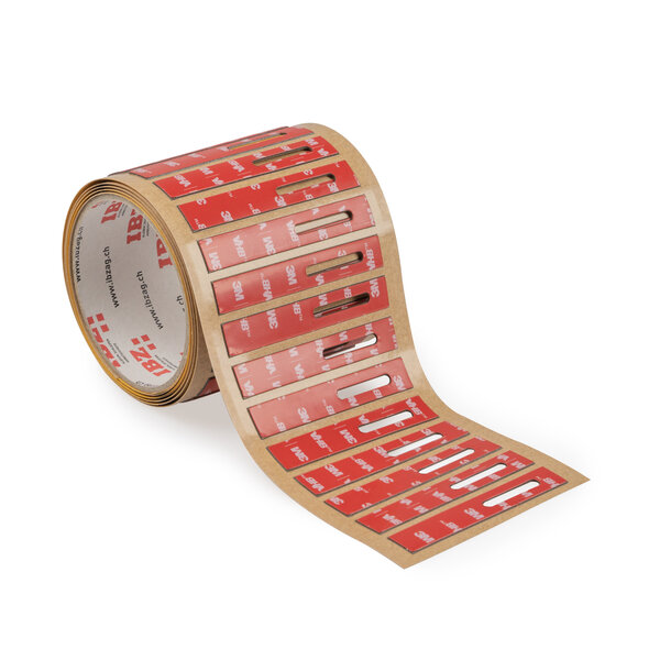 L'illustration montre des pièces étampées découpées dans du ruban adhésif en acrylate, dans des rectangles, avec une partie intérieure. Le liner est brun, l'arrière-plan est blanc. 